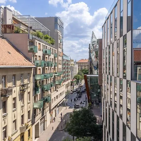 Center Penthouse - Huge Terrace And Free Parking - Tram/metro - Ac Appartamento Budapest