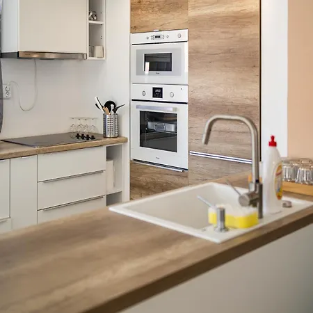 Center Penthouse - Huge Terrace And Free Parking - Tram/metro - Ac Appartamento Budapest