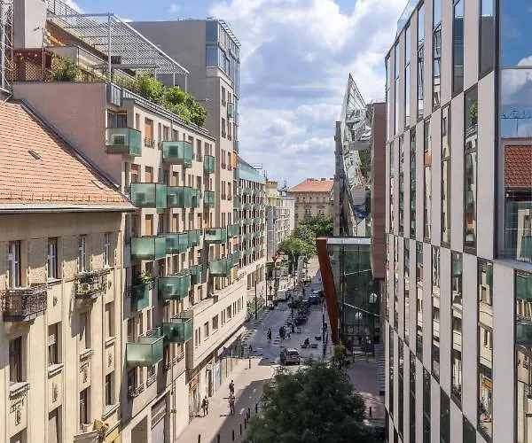 Center Penthouse - Huge Terrace And Free Parking - Tram/metro - Ac Appartamento Budapest