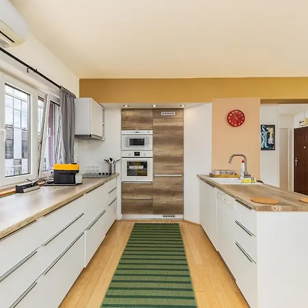 Center Penthouse - Huge Terrace And Free Parking - Tram/metro - Ac בודפשט