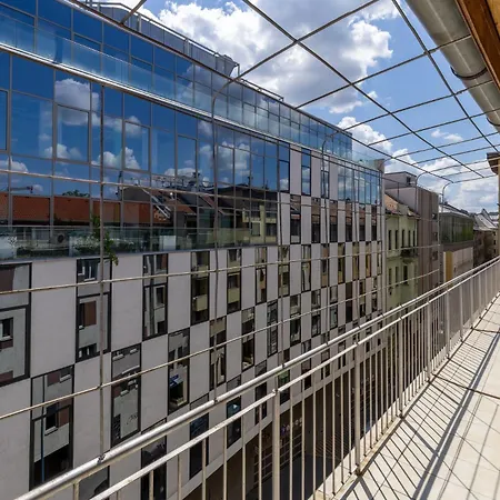 Center Penthouse - Huge Terrace And Free Parking - Tram/metro - Ac Lejlighed