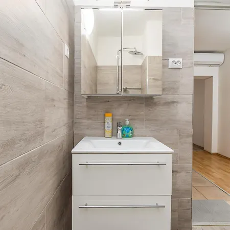 Lejlighed Center Penthouse - Huge Terrace And Free Parking - Tram/metro - Ac