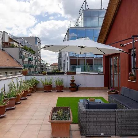 Center Penthouse - Huge Terrace And Free Parking - Tram/metro - Ac דירה